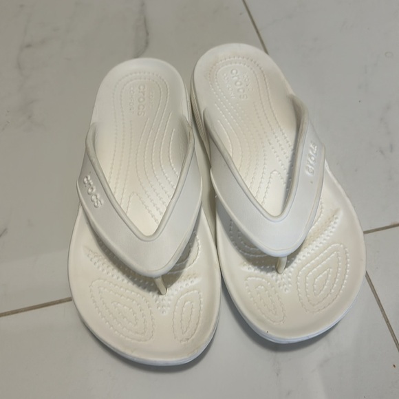 CROCS Shoes - White Croc Baya Flip Thong Sandals - Women’s Size 8, Great Condition Crocs